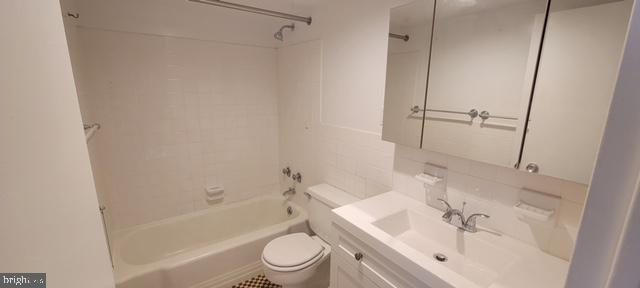 224-30 W Rittenhouse Sq #1809