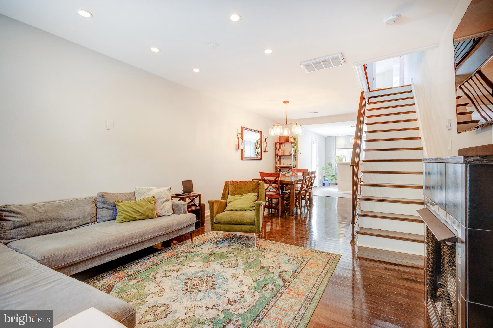 822 Mountain St