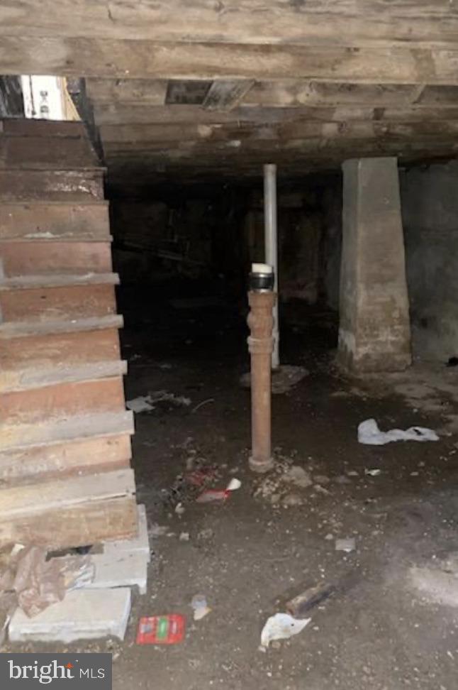 1621 W Huntingdon St