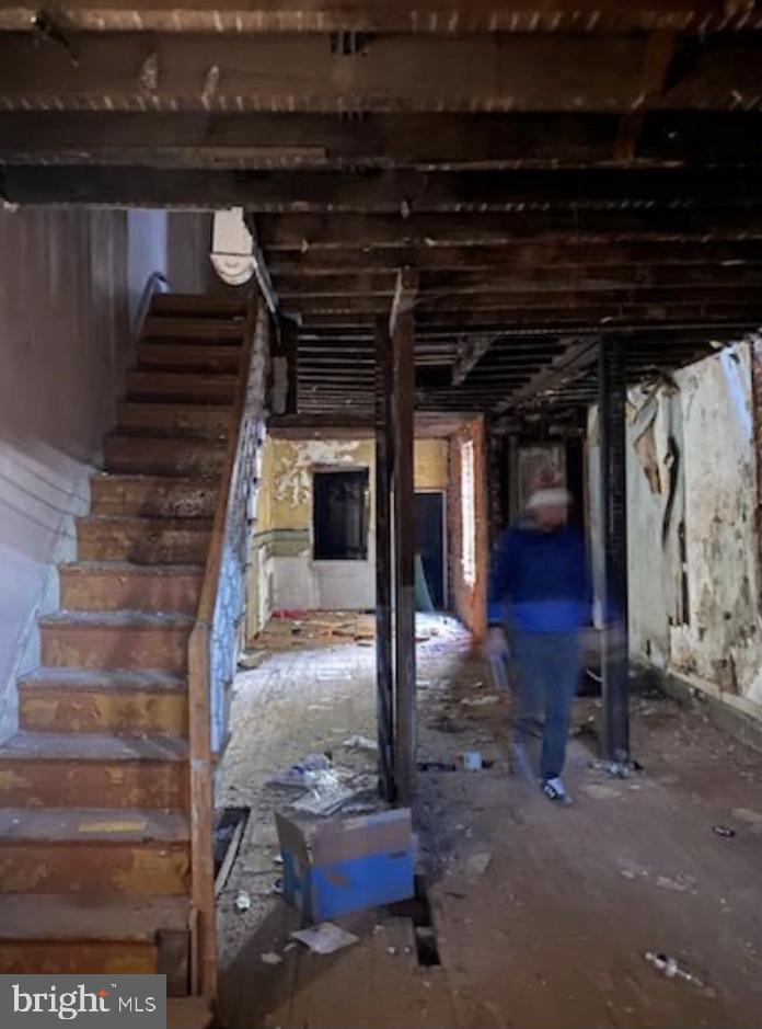 1621 W Huntingdon St