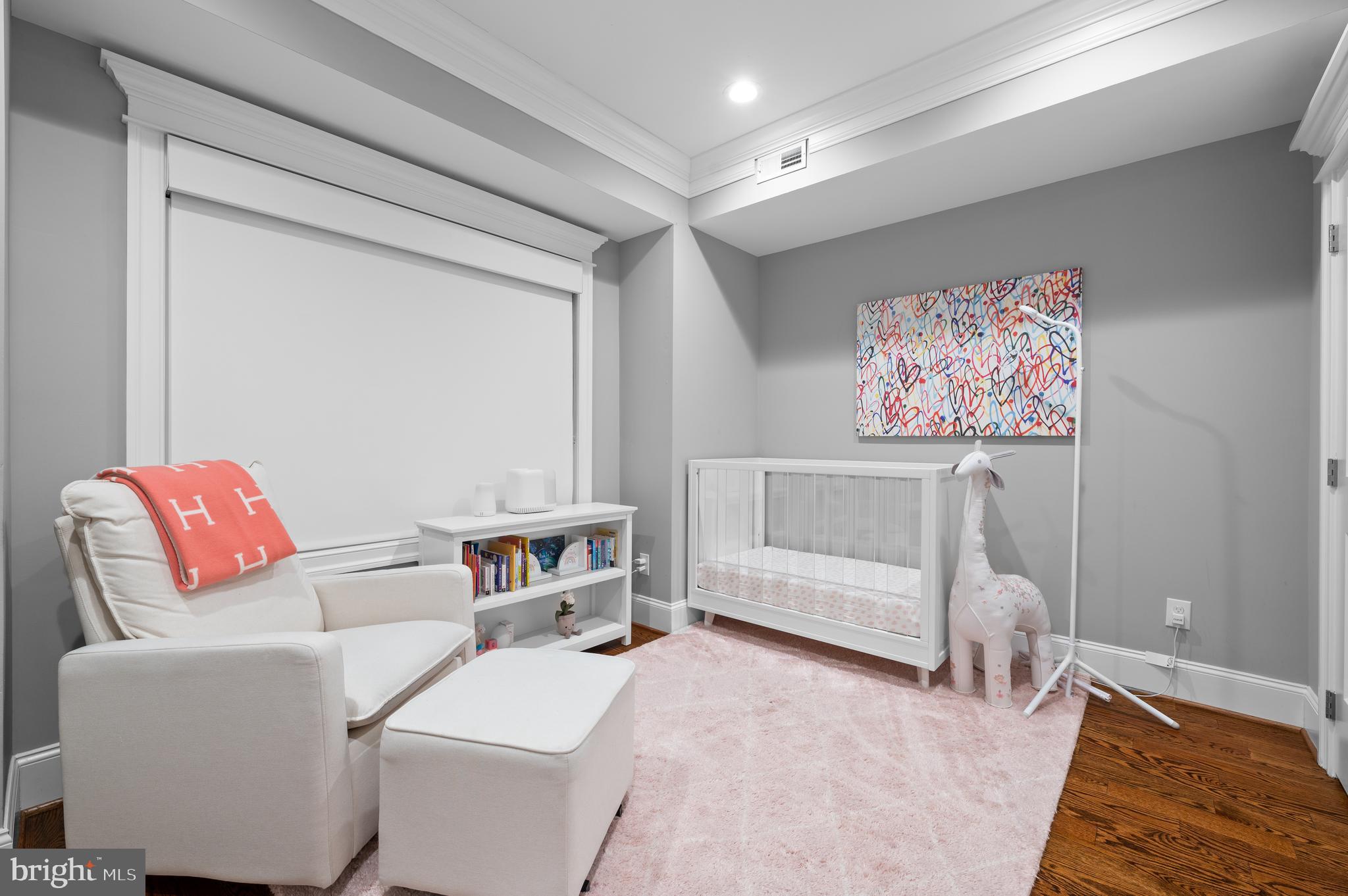 2052 Saint Albans St