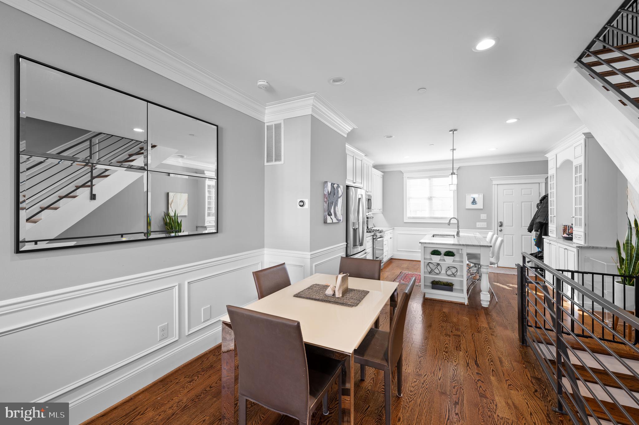 2052 Saint Albans St