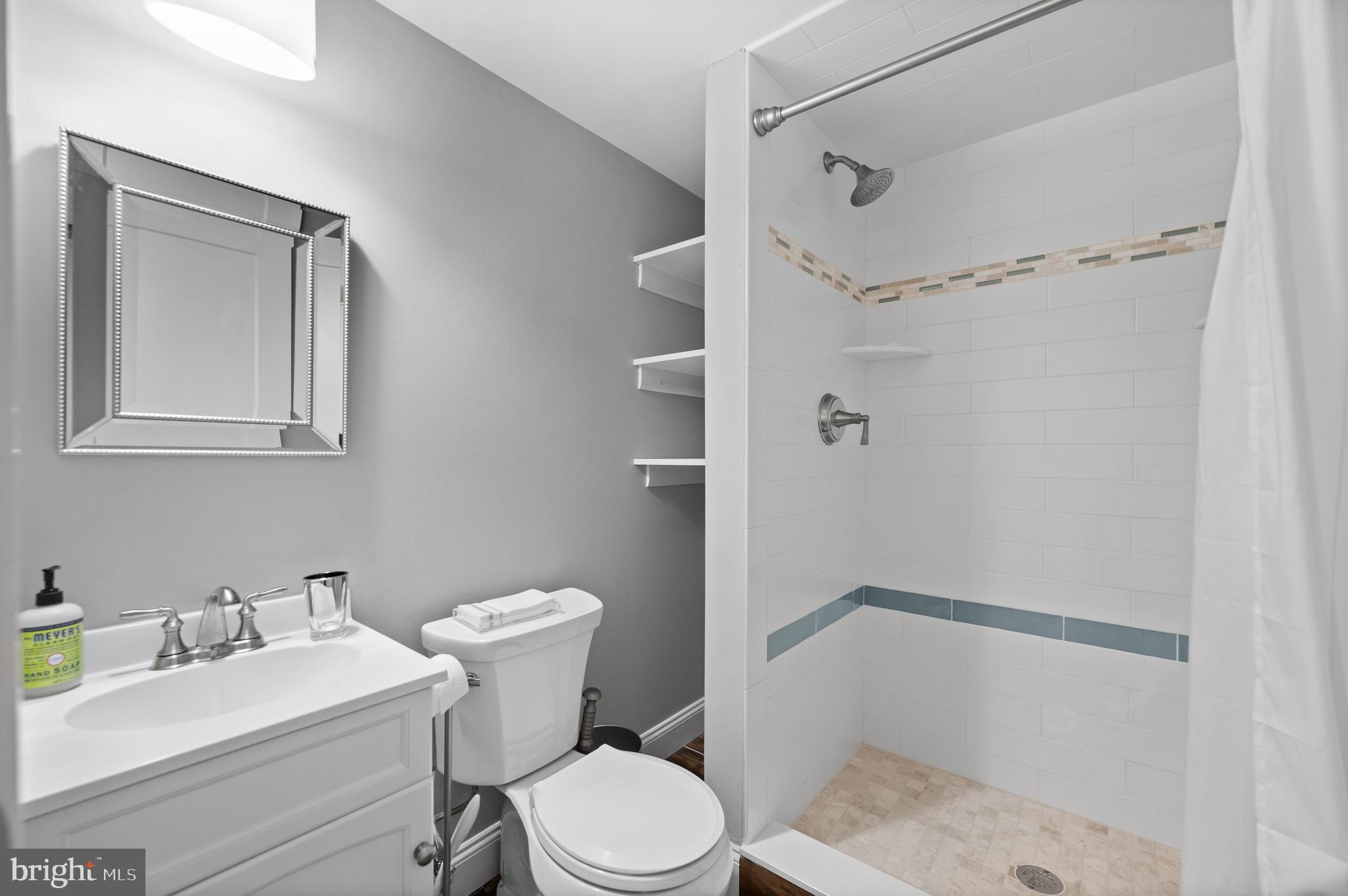 2052 Saint Albans St