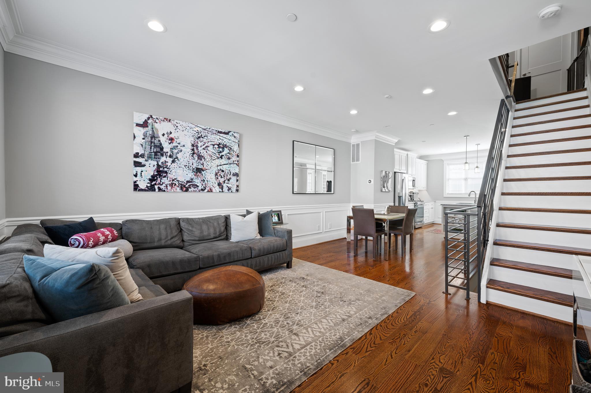 2052 Saint Albans St