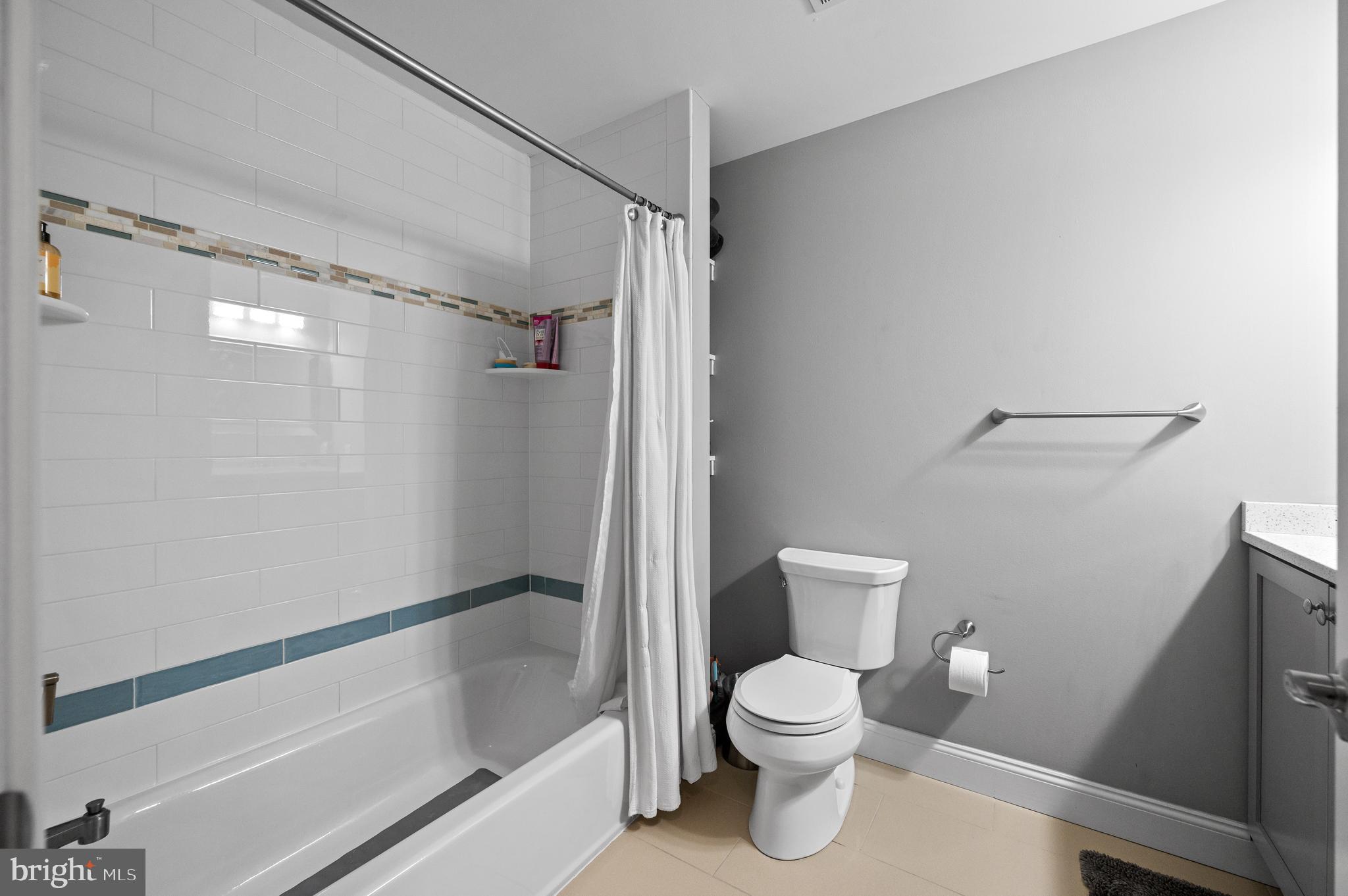 2052 Saint Albans St