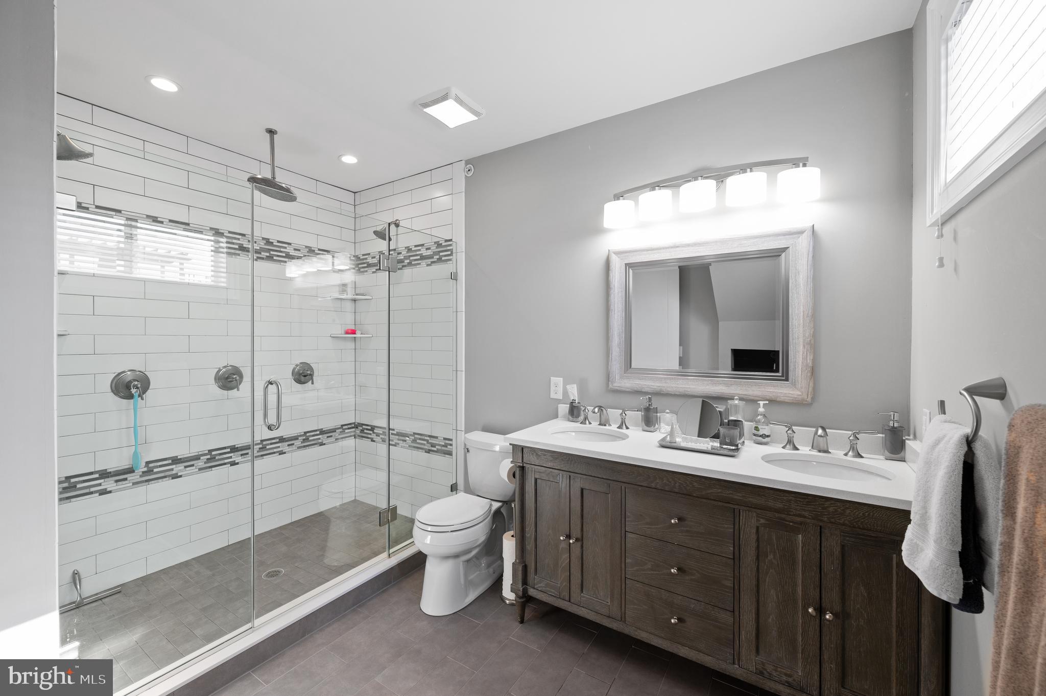 2052 Saint Albans St