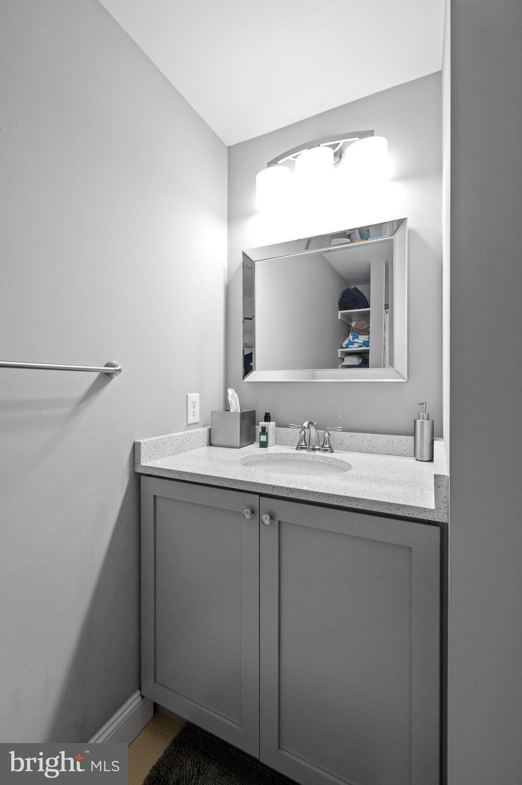 2052 Saint Albans St