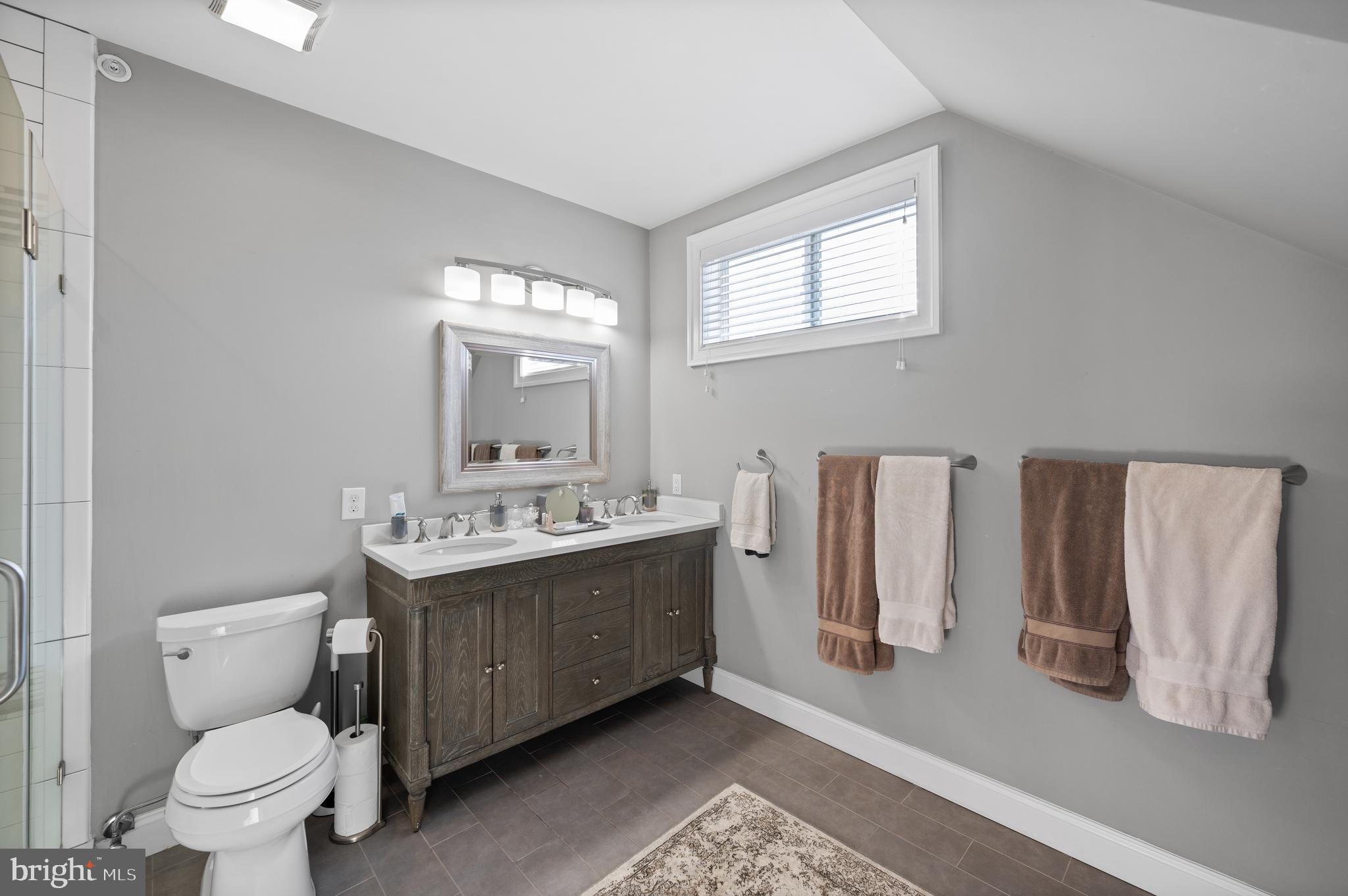 2052 Saint Albans St