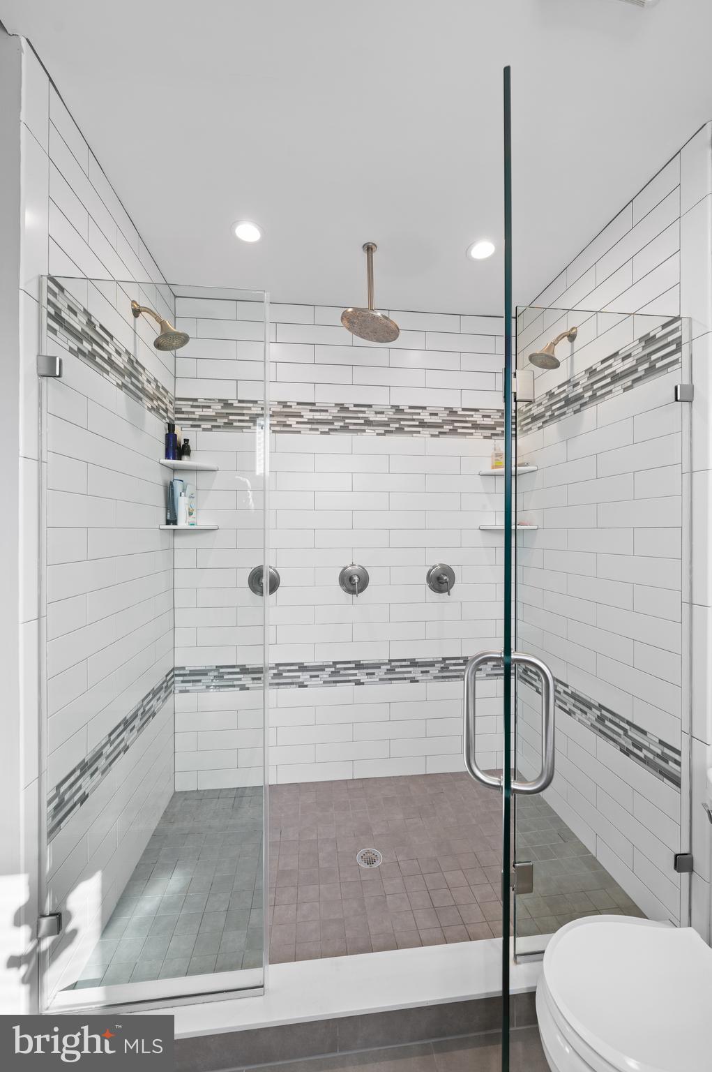 2052 Saint Albans St