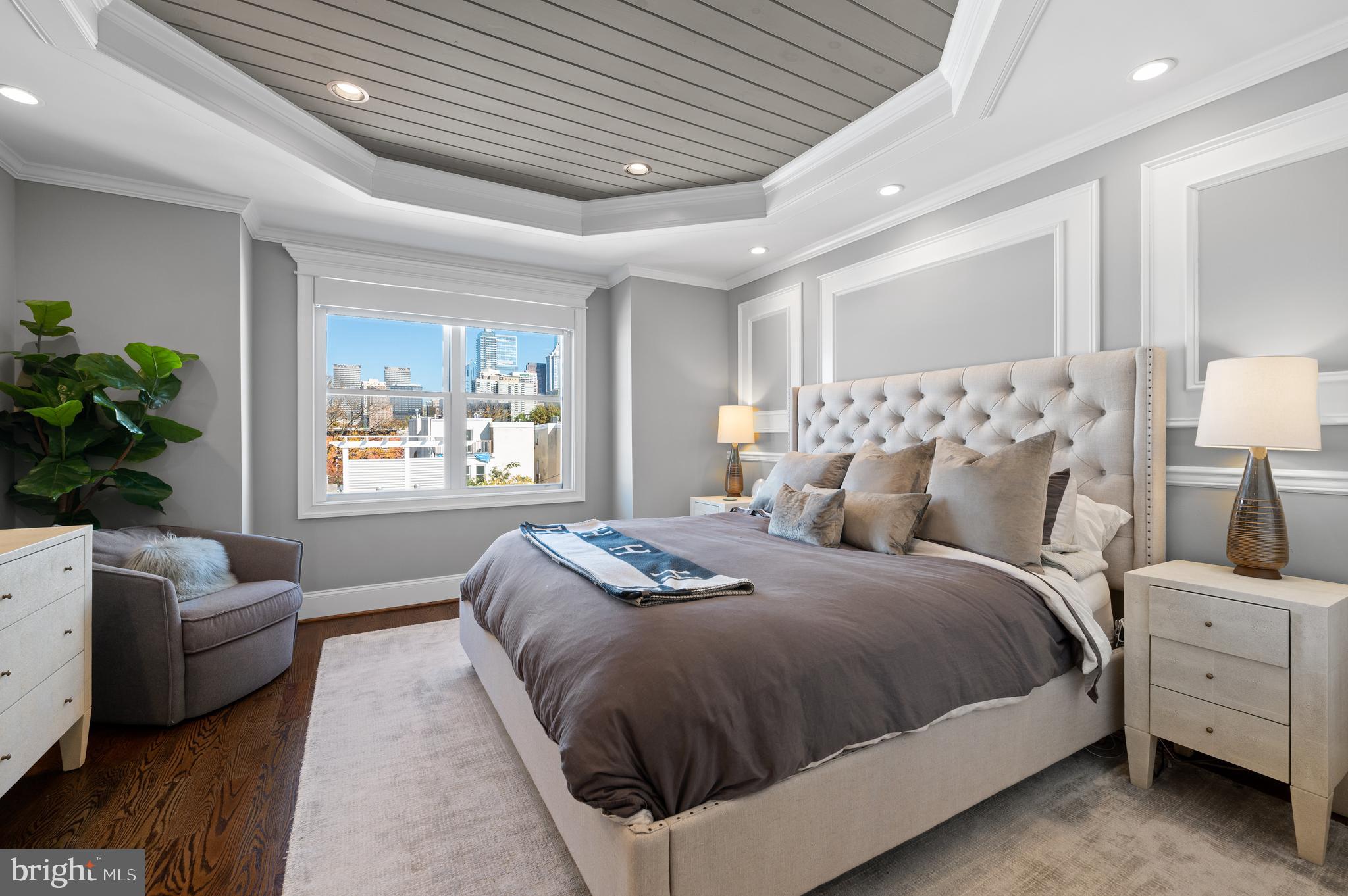 2052 Saint Albans St