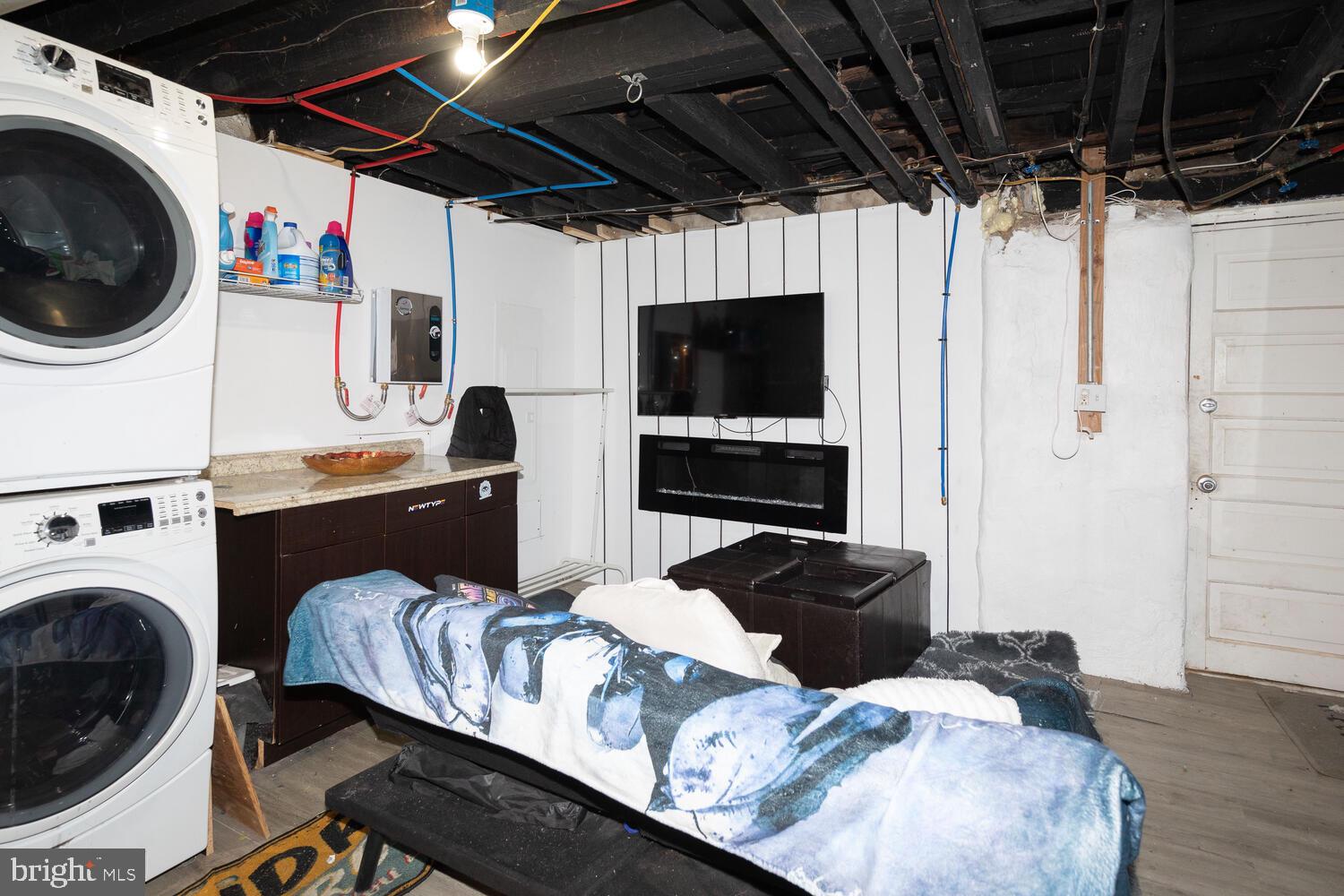 6633 N Uber St