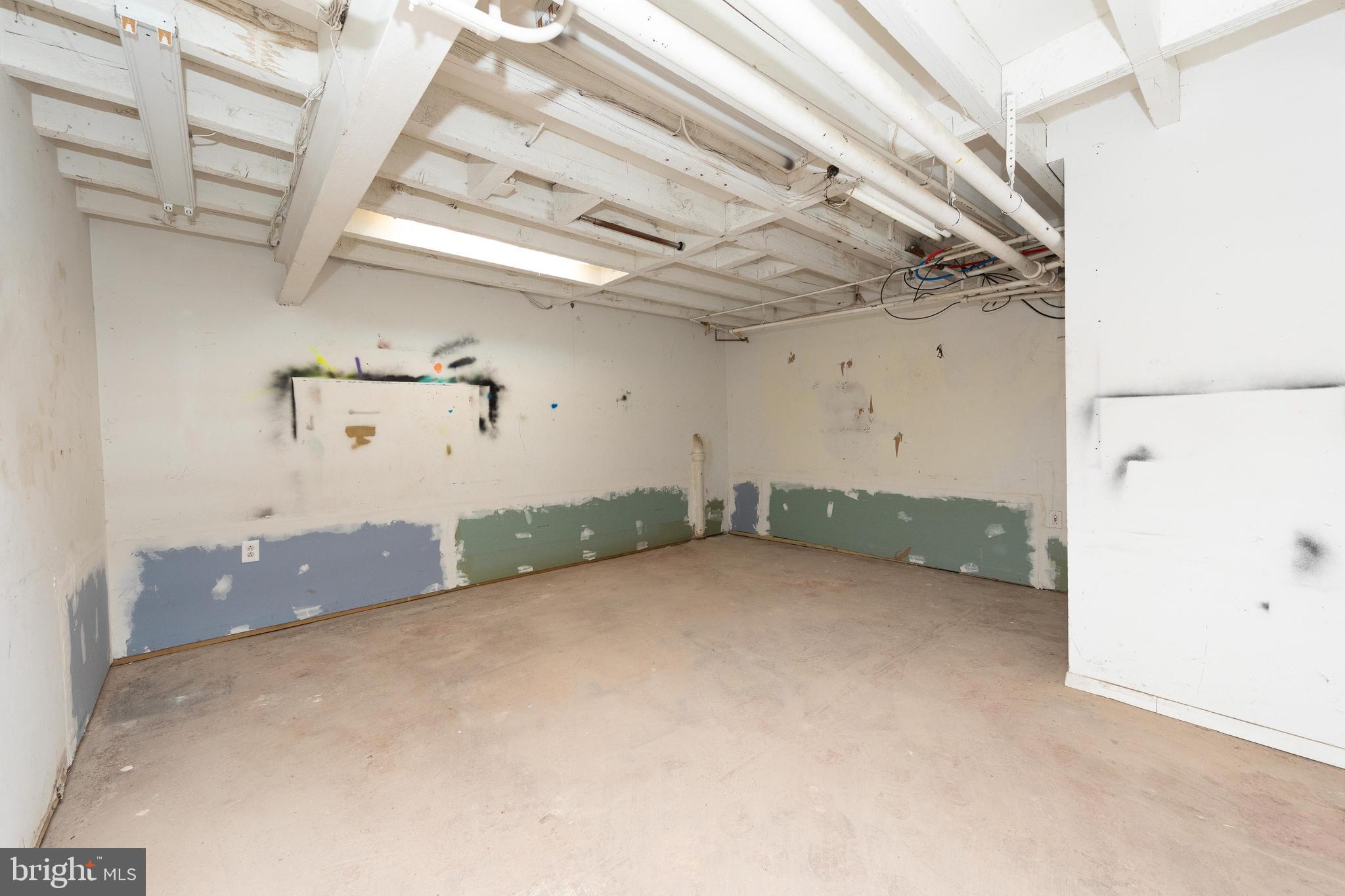 221 Pelham Rd