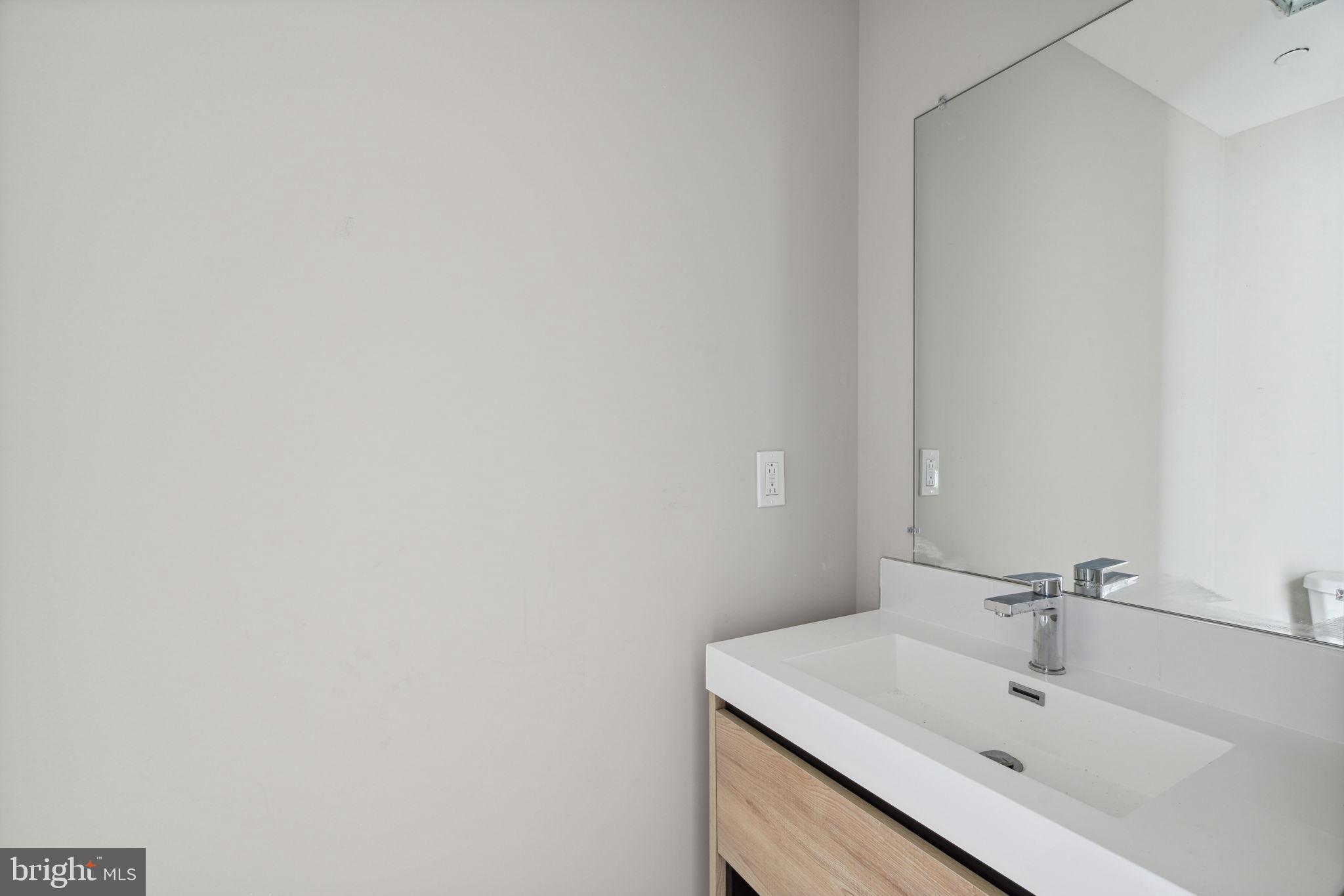 1648-50 Ridge Ave #303