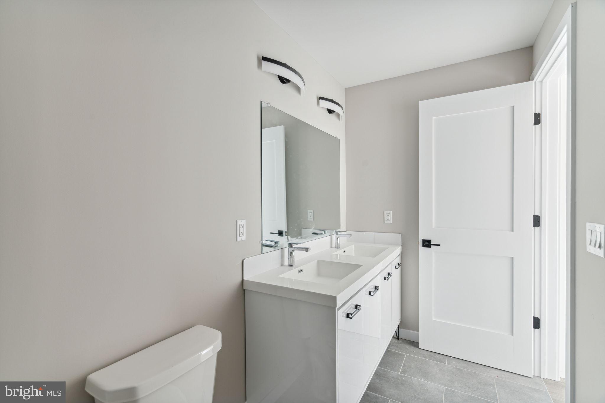 1648-50 Ridge Ave #303