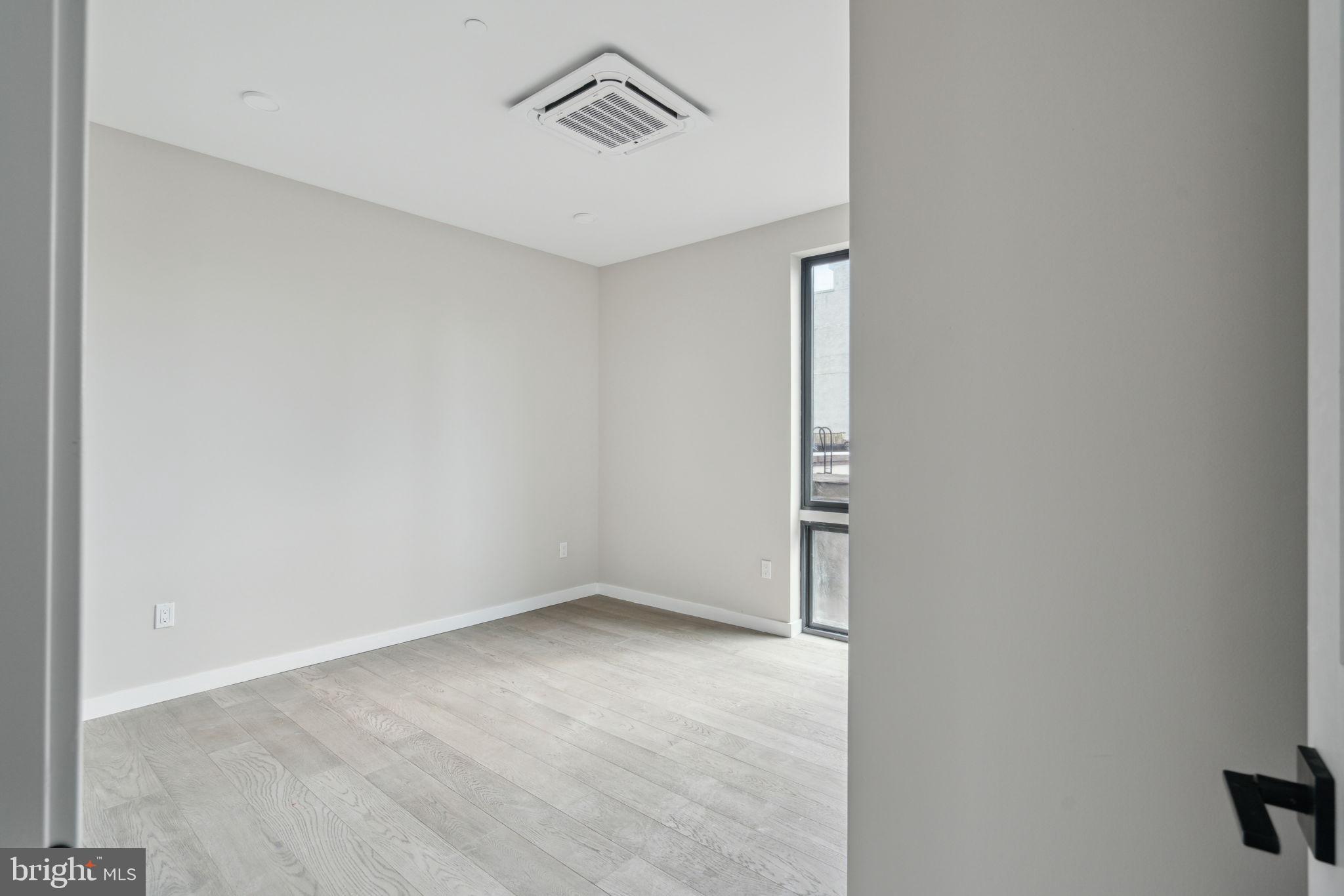 1648-50 Ridge Ave #303