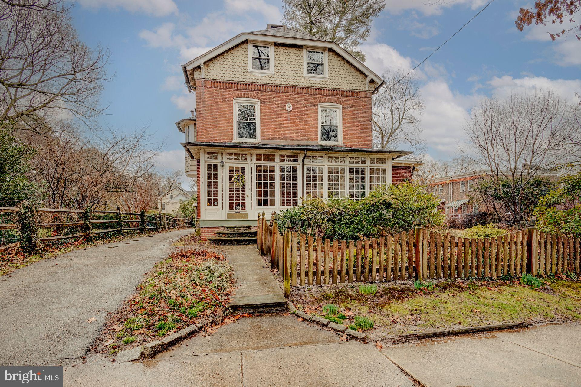 640 Carpenter Ln