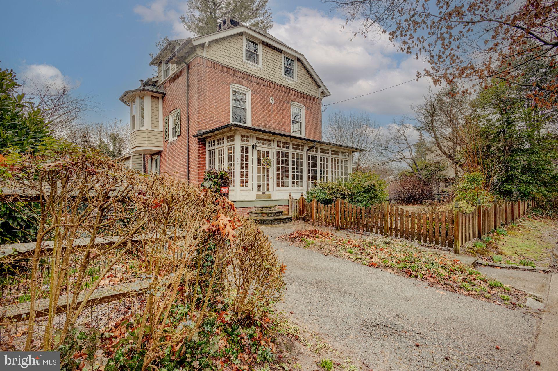 640 Carpenter Ln
