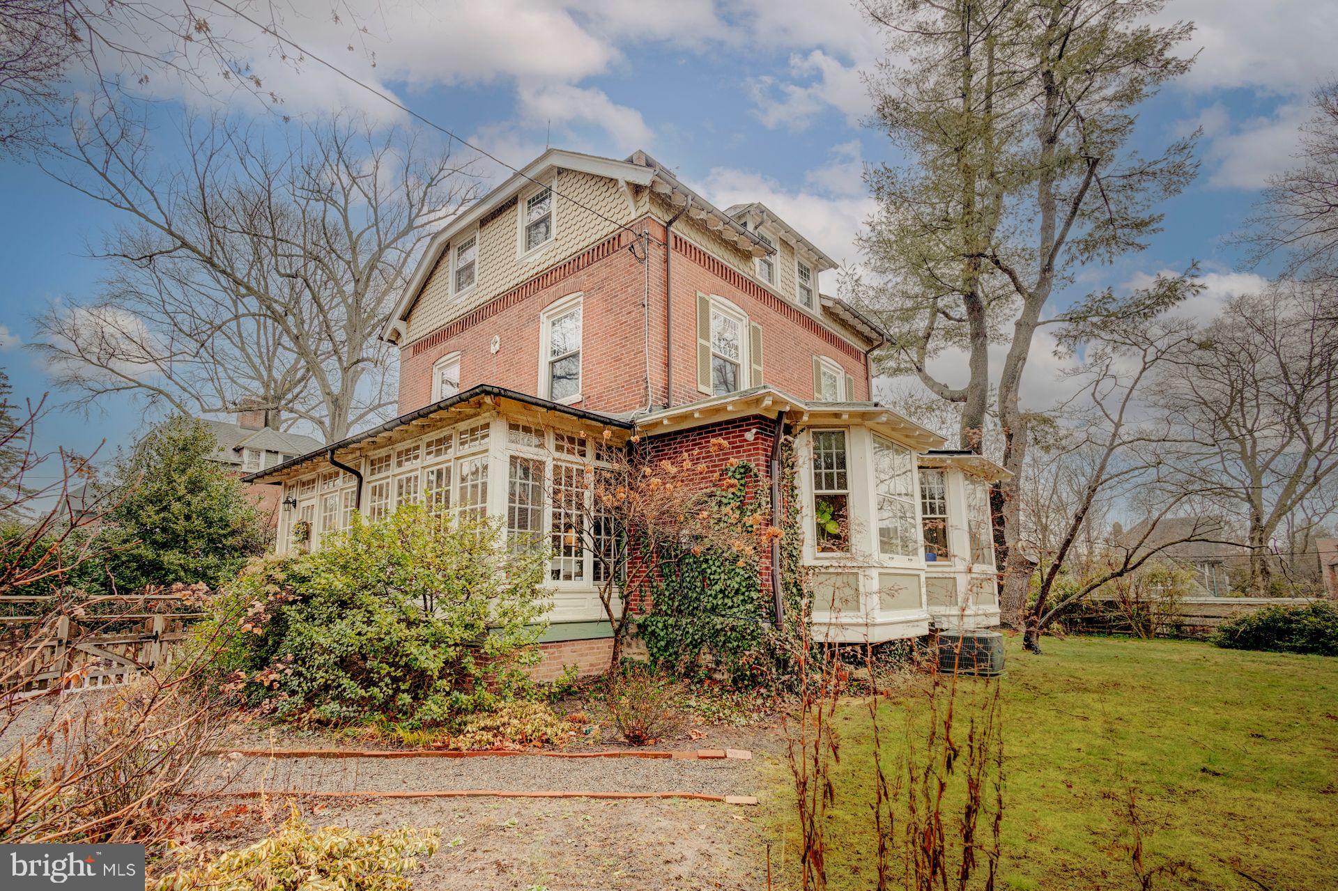 640 Carpenter Ln
