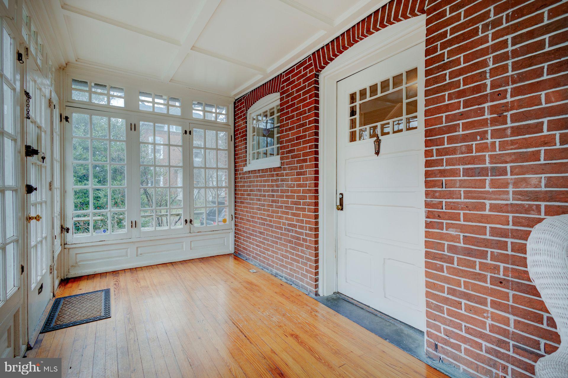 640 Carpenter Ln