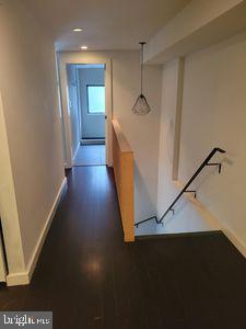 233 W Thompson St