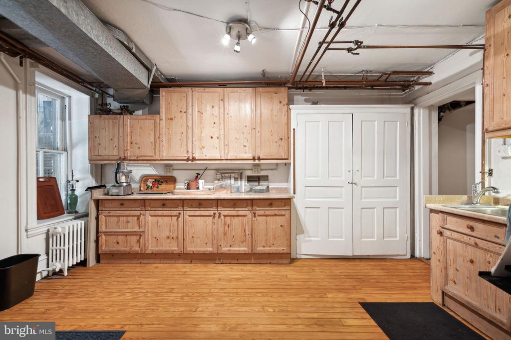 2212 SAINT JAMES PLACE
