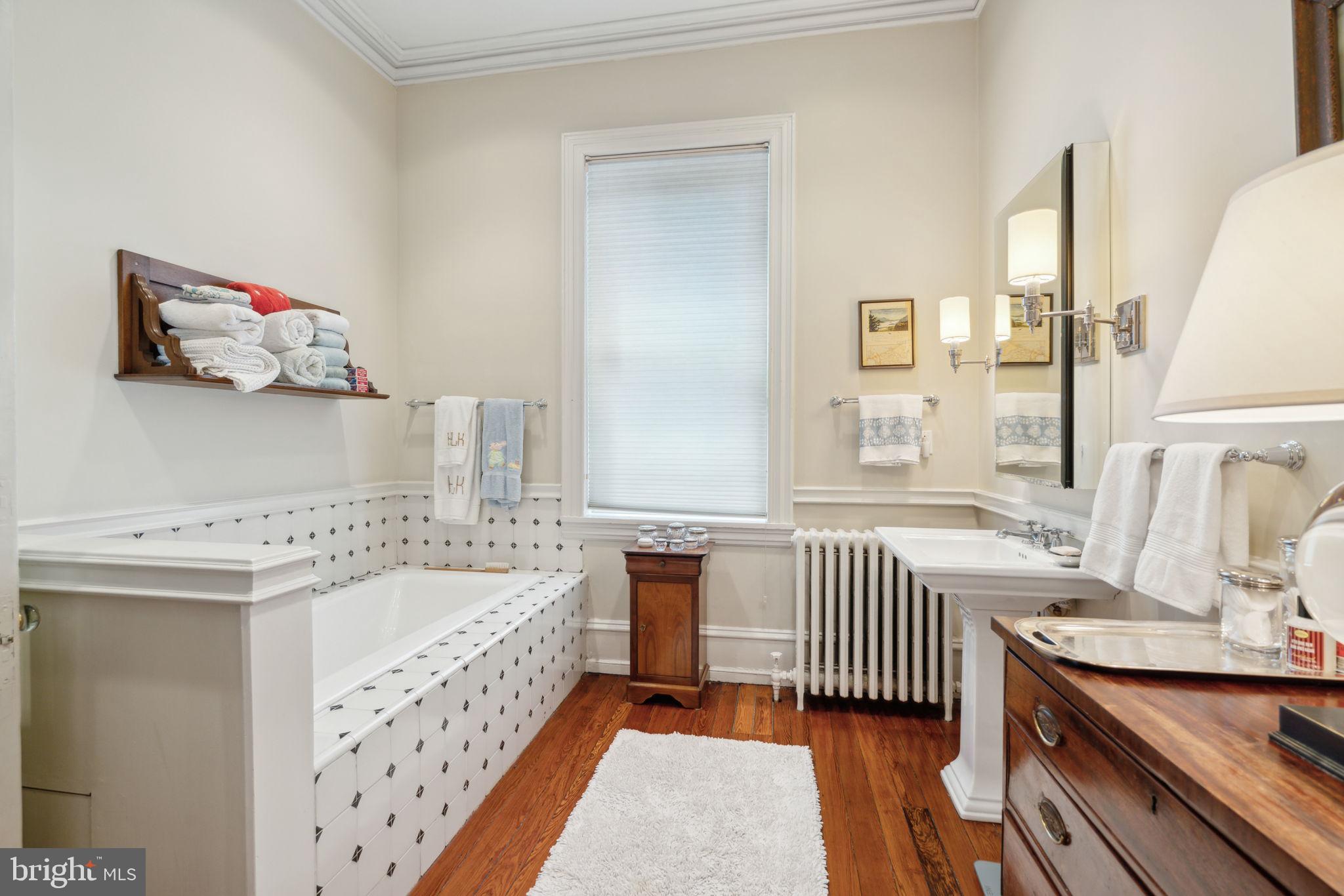 2212 SAINT JAMES PLACE