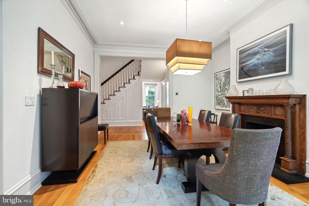 2212 SAINT JAMES PLACE