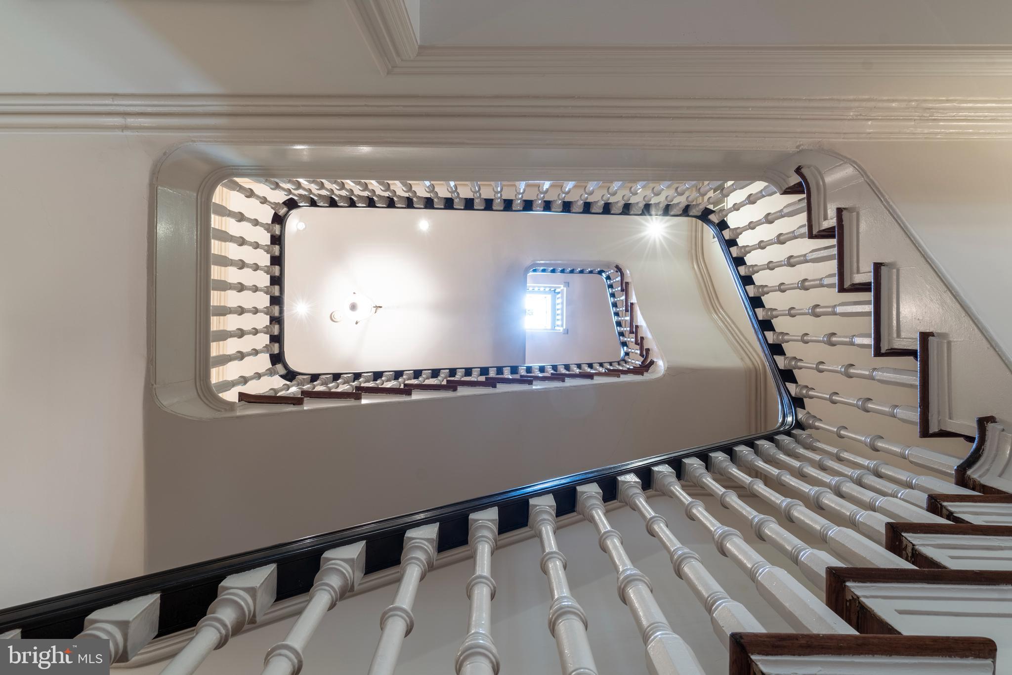 2212 SAINT JAMES PLACE