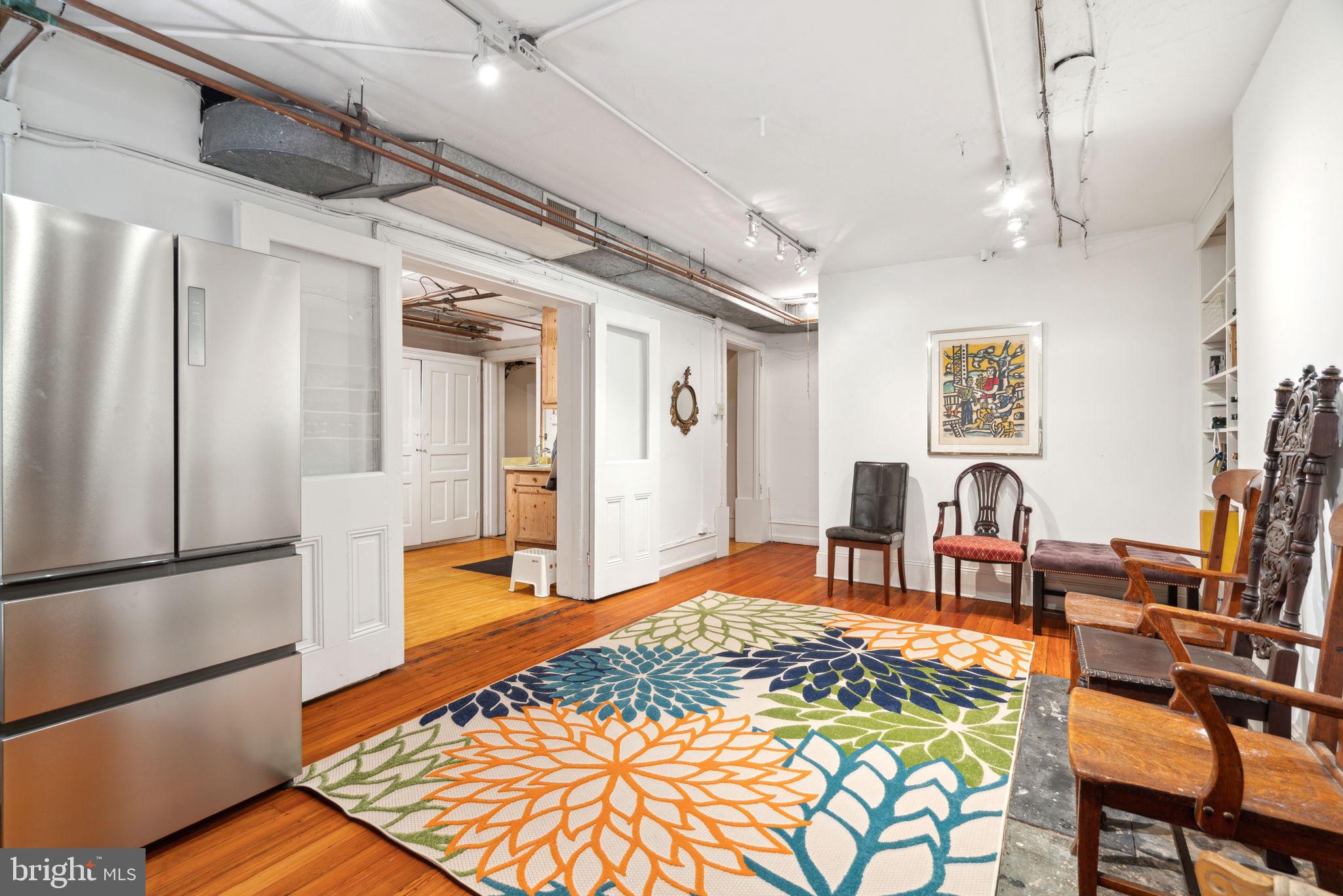 2212 SAINT JAMES PLACE