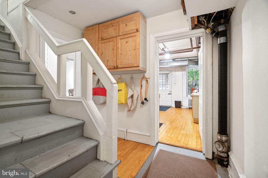 2212 SAINT JAMES PLACE