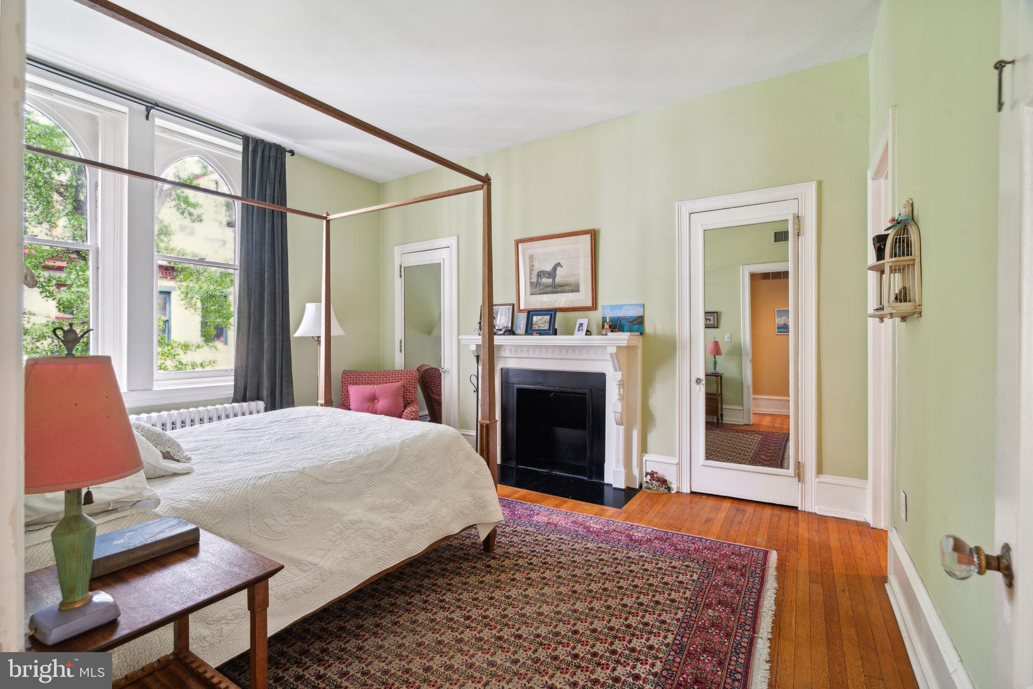 2212 SAINT JAMES PLACE