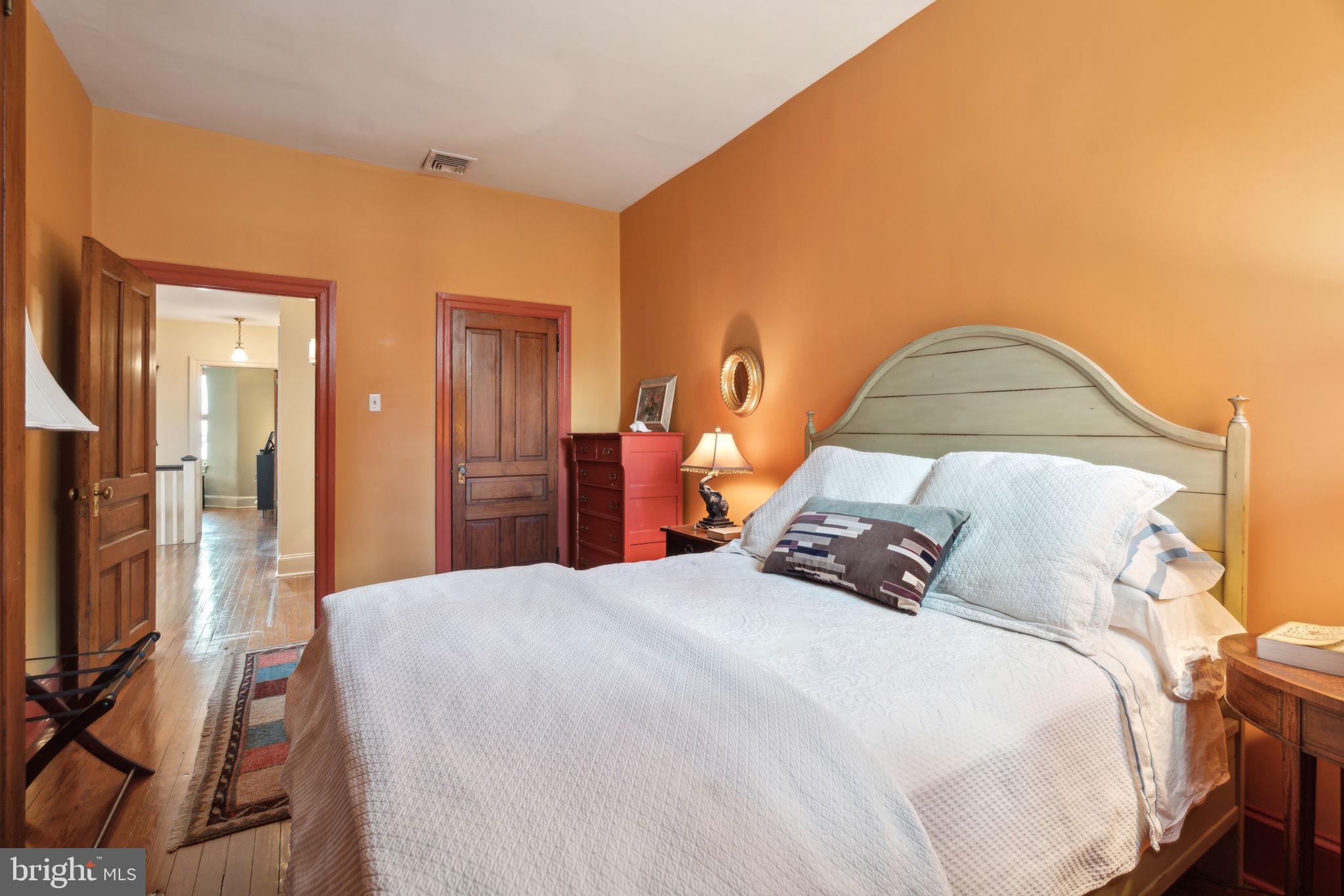 2212 SAINT JAMES PLACE