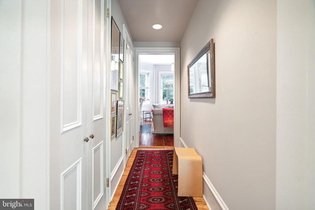 2212 SAINT JAMES PLACE
