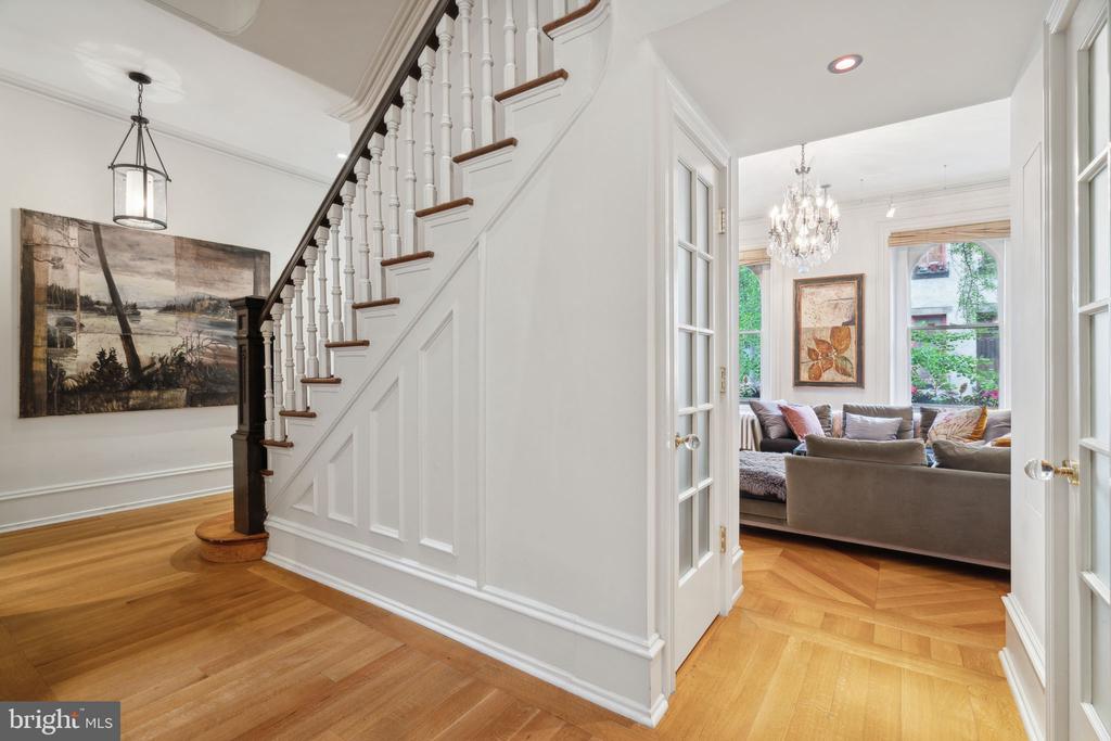 2212 SAINT JAMES PLACE