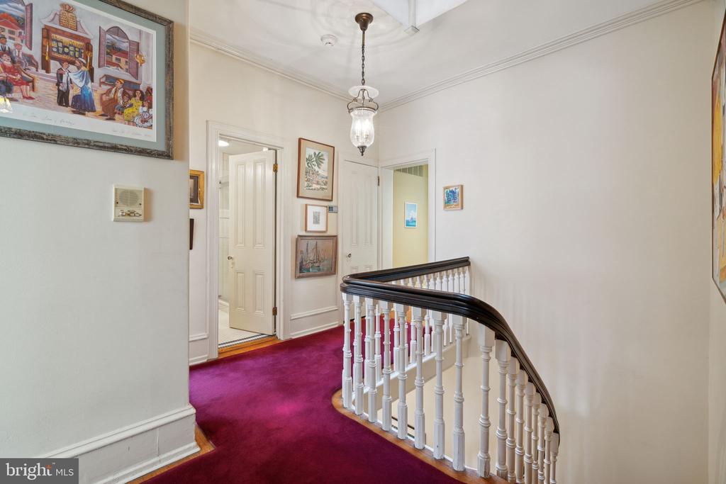 2212 SAINT JAMES PLACE
