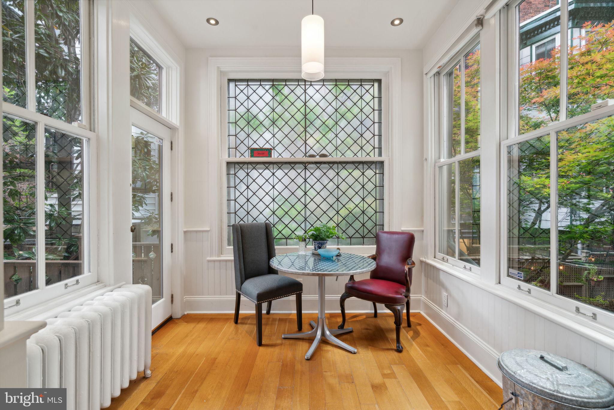 2212 SAINT JAMES PLACE