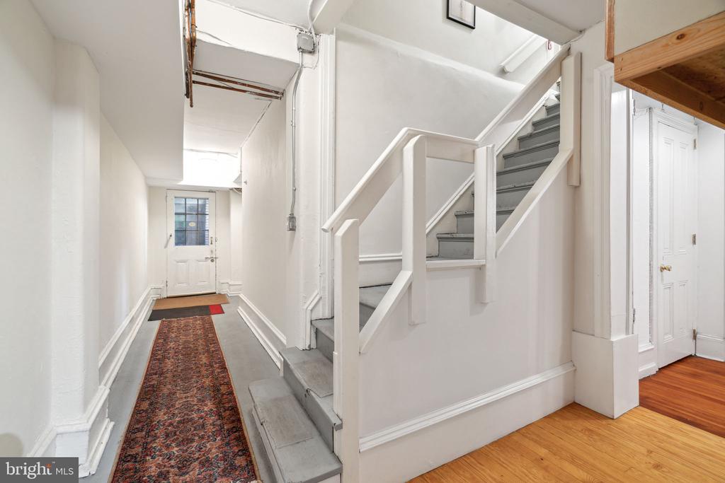 2212 SAINT JAMES PLACE