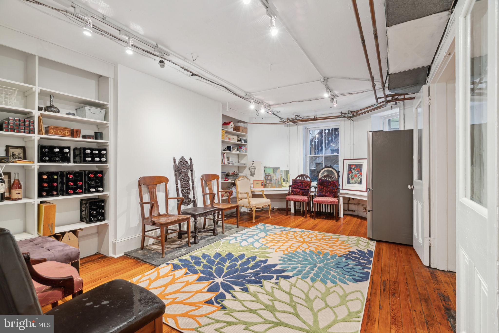 2212 SAINT JAMES PLACE