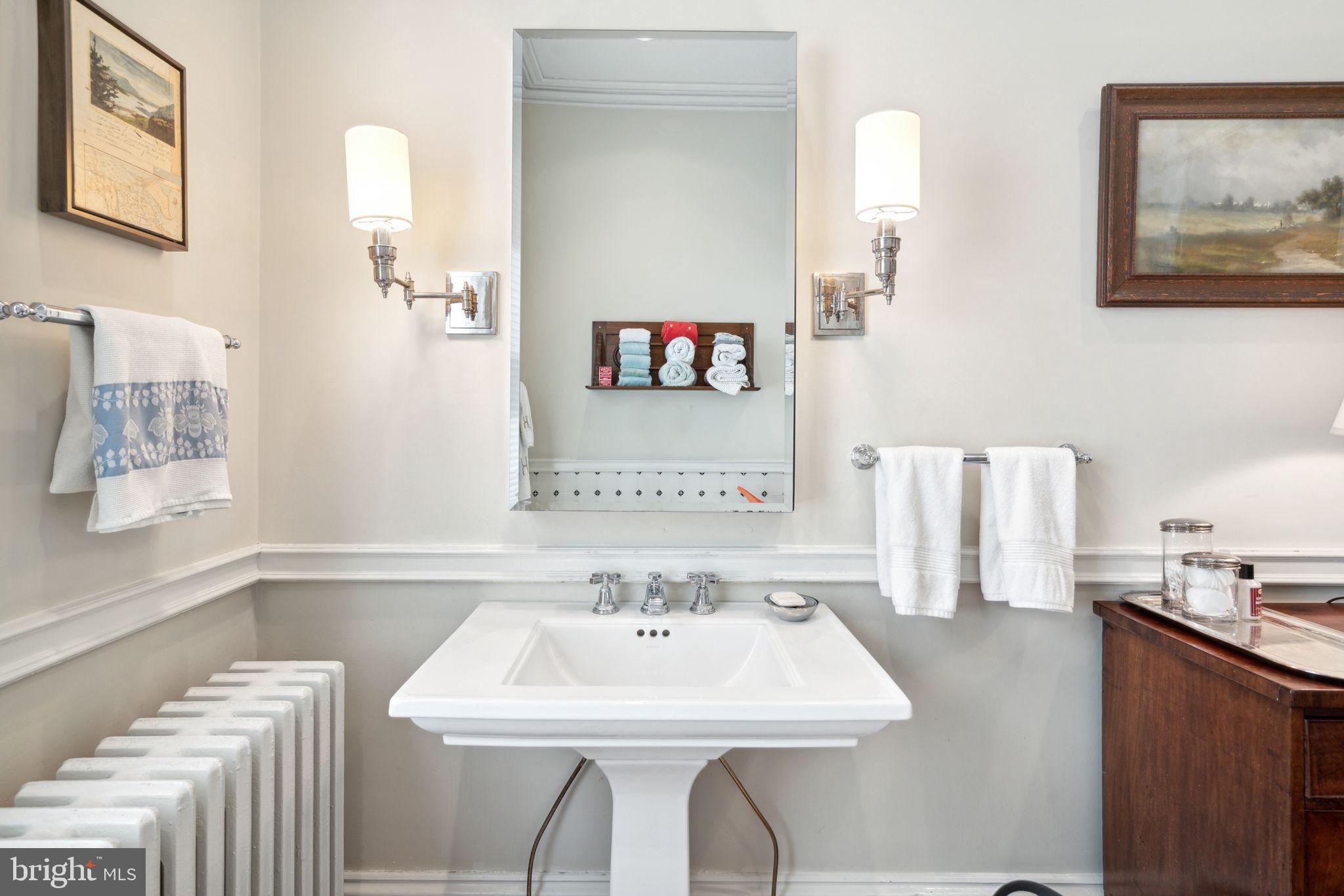 2212 SAINT JAMES PLACE