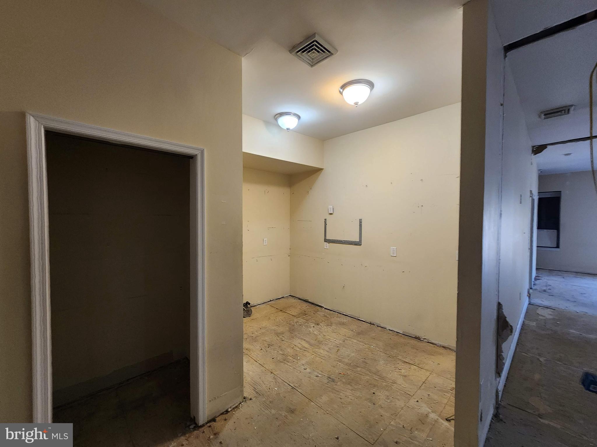8725 Frankford Ave
