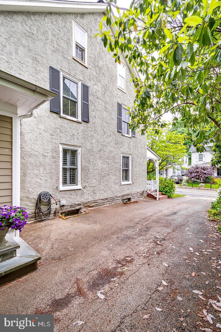 253 E Evergreen Ave