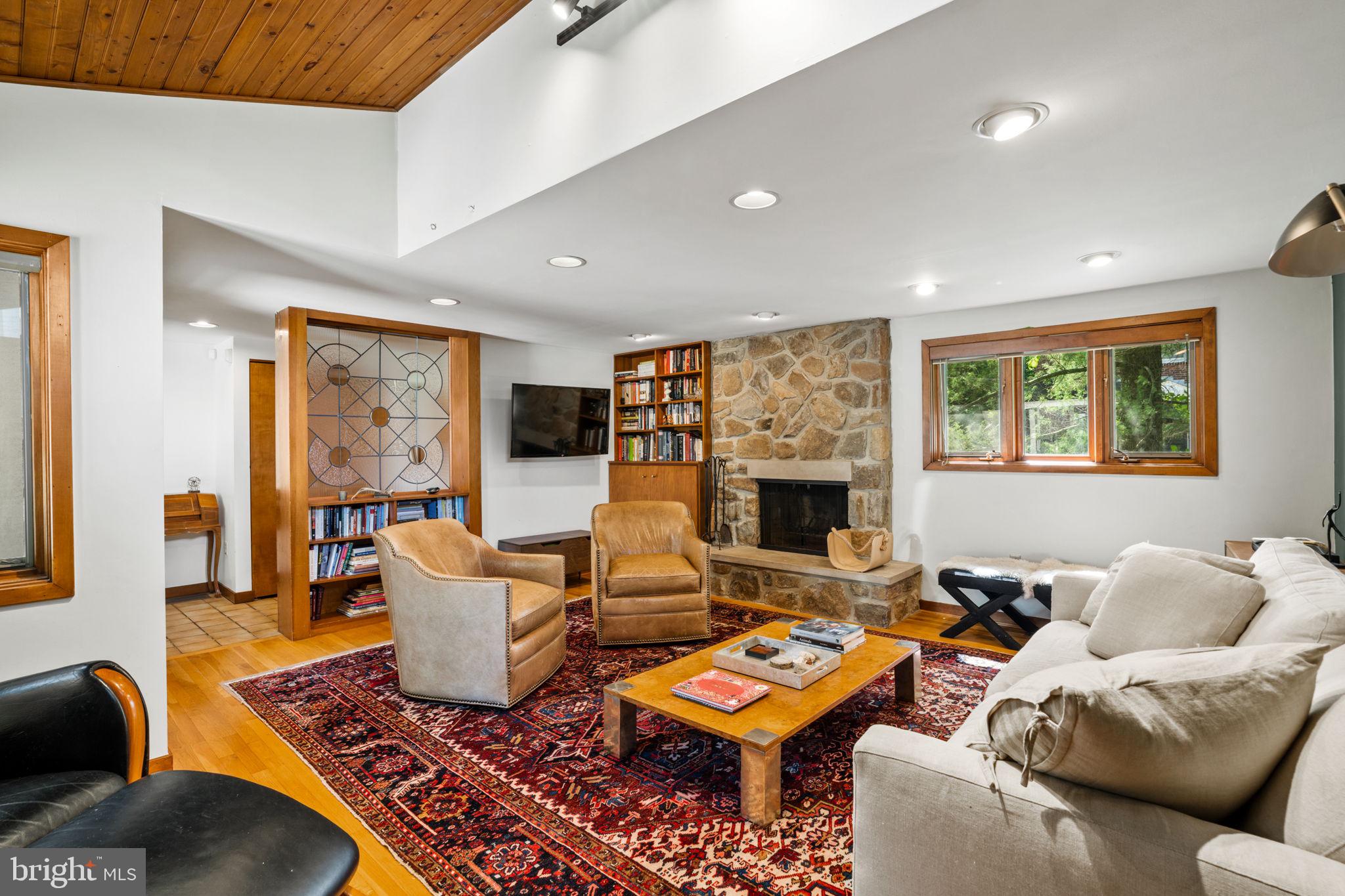 111 Hilltop Rd