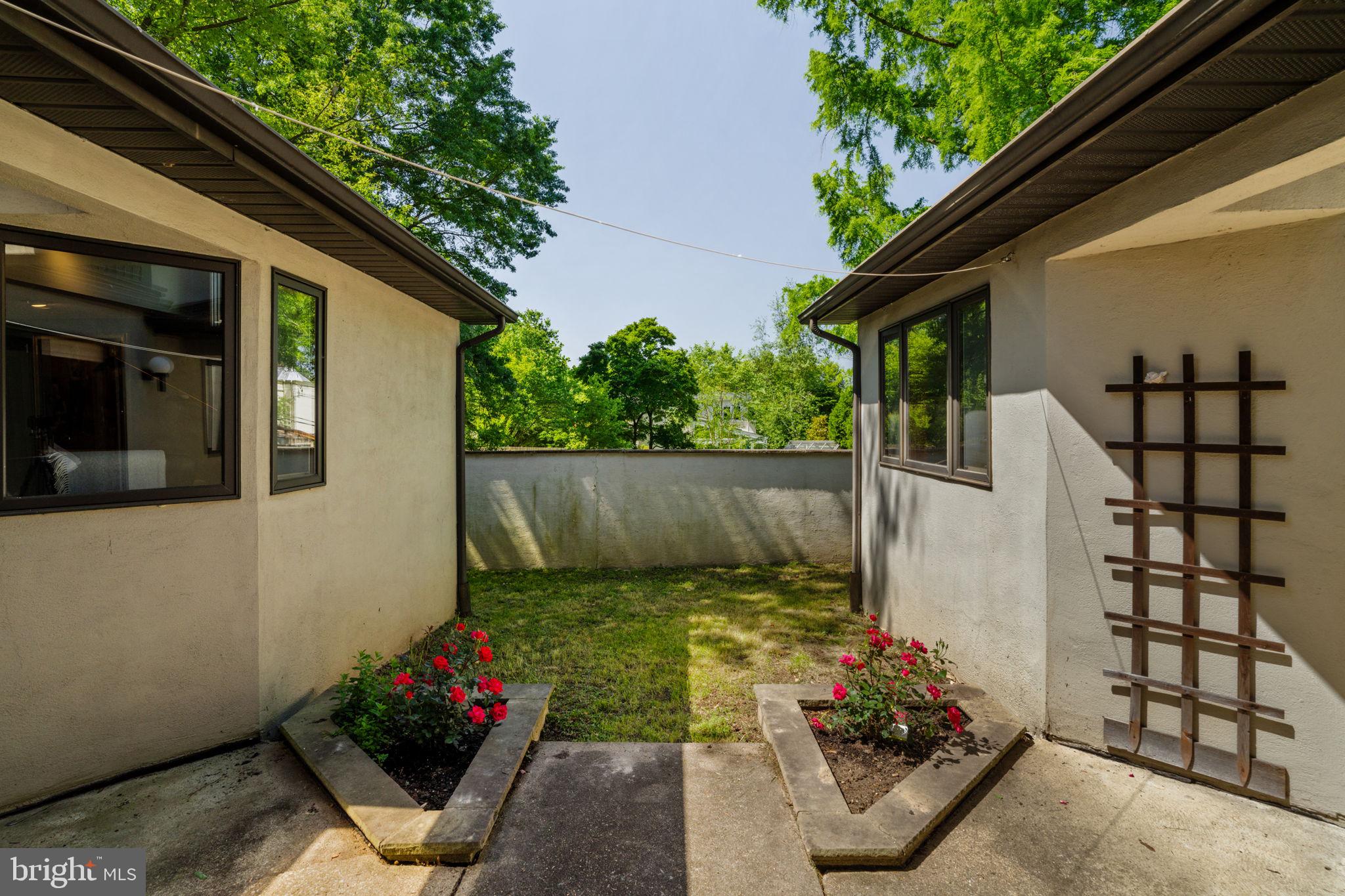 111 Hilltop Rd
