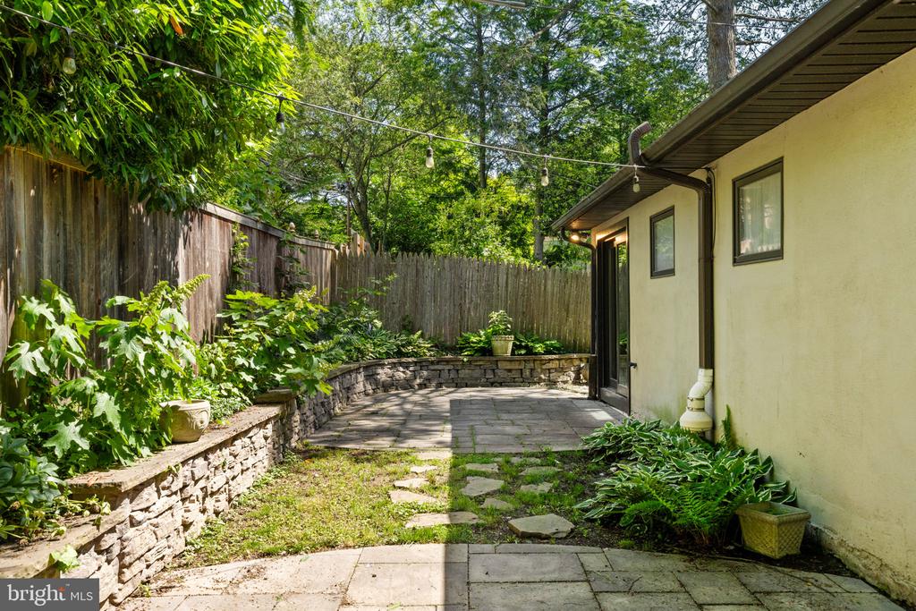 111 Hilltop Rd