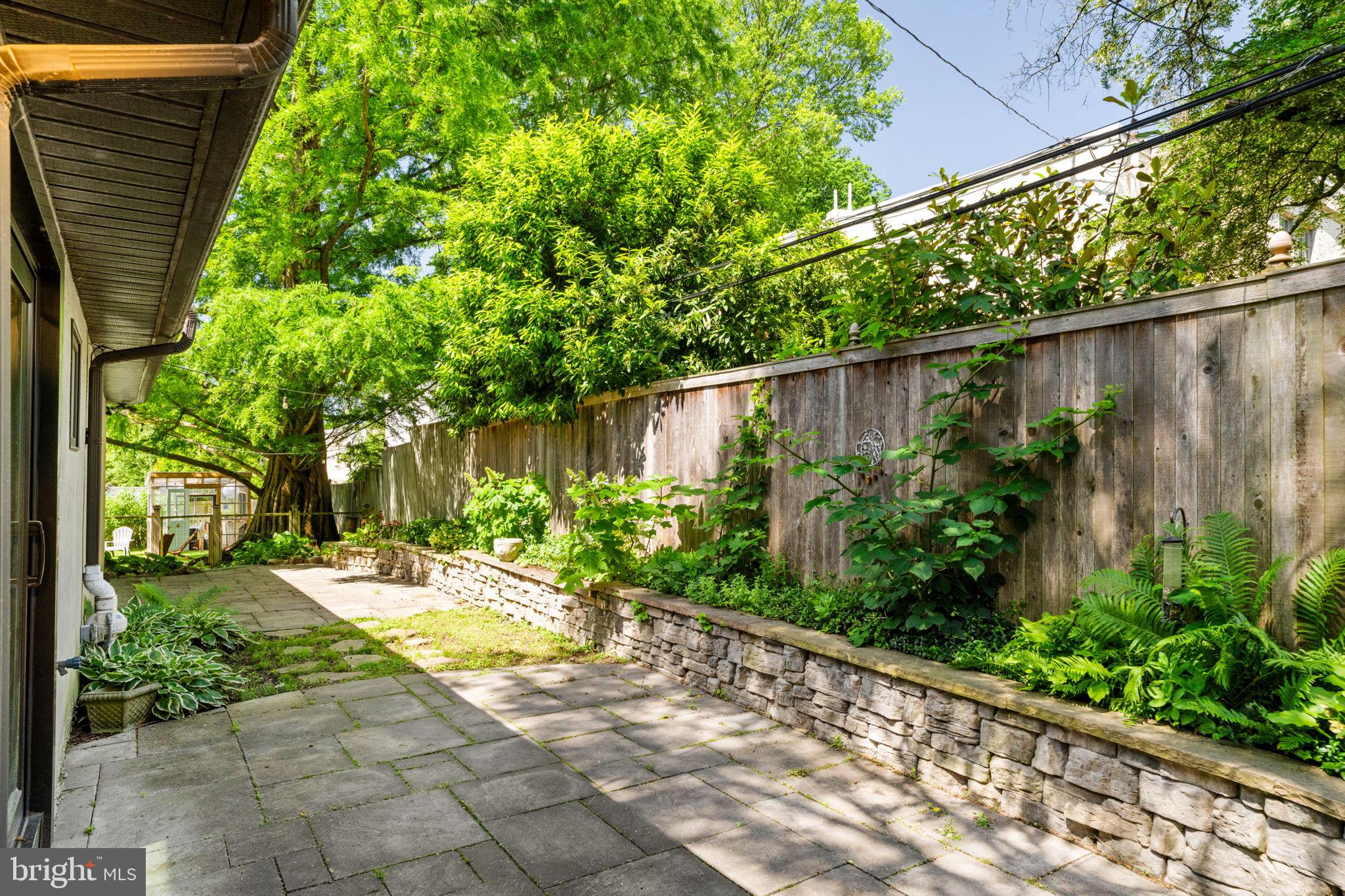 111 Hilltop Rd