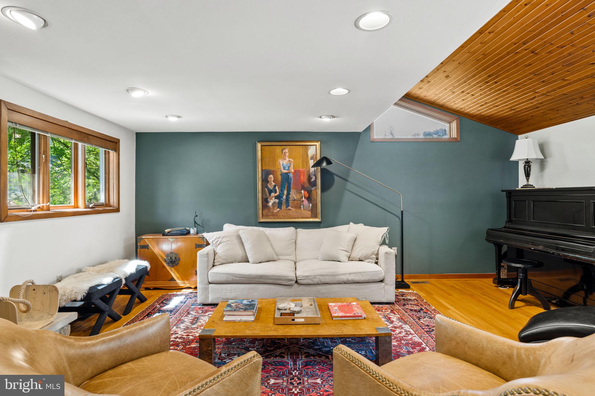 111 Hilltop Rd