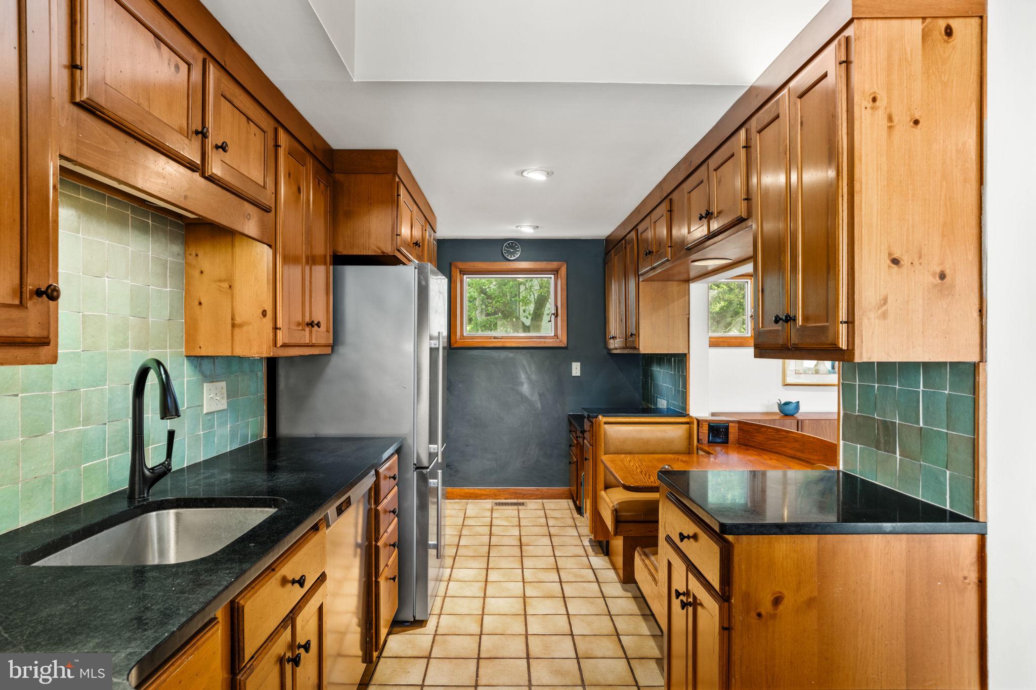 111 Hilltop Rd