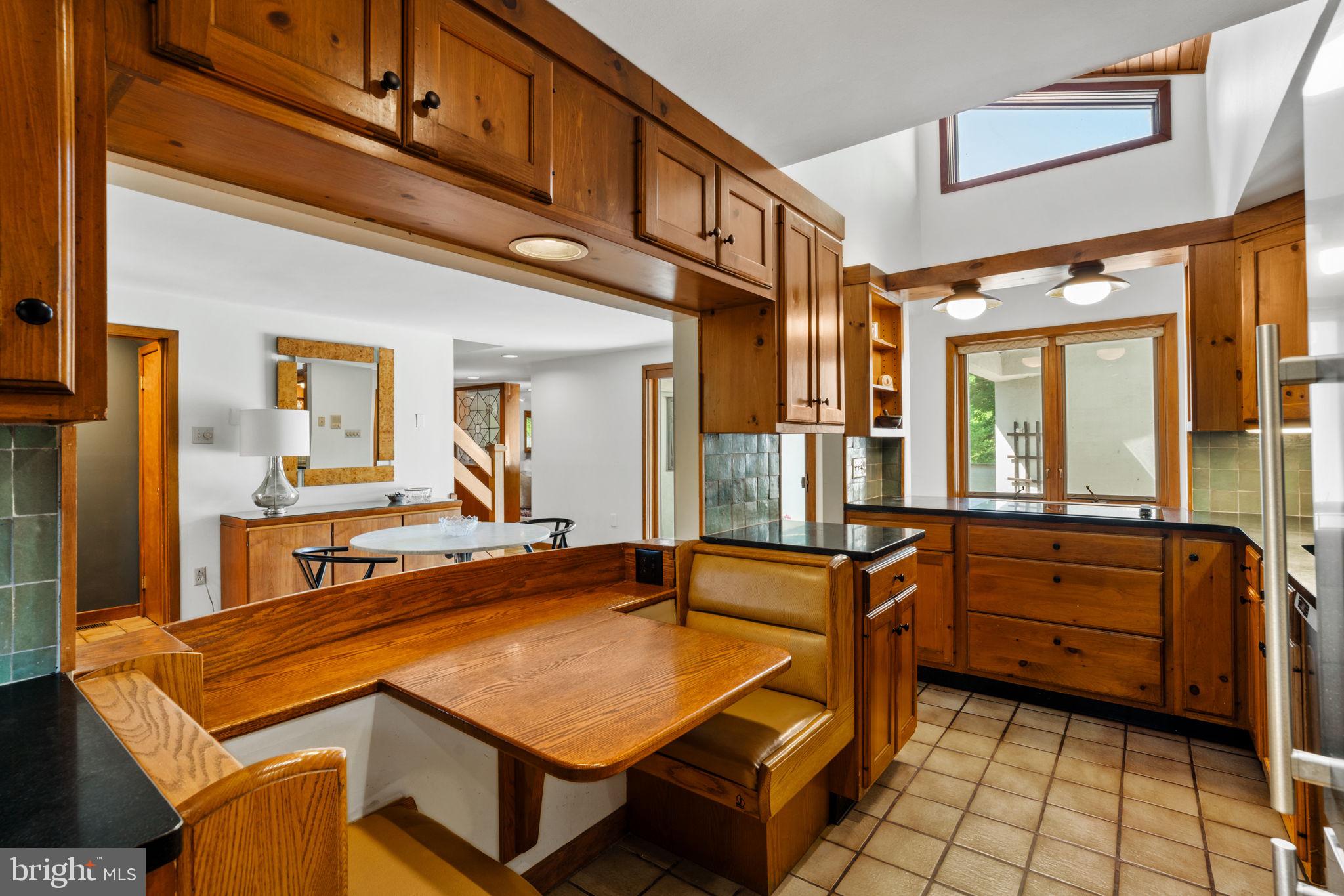 111 Hilltop Rd