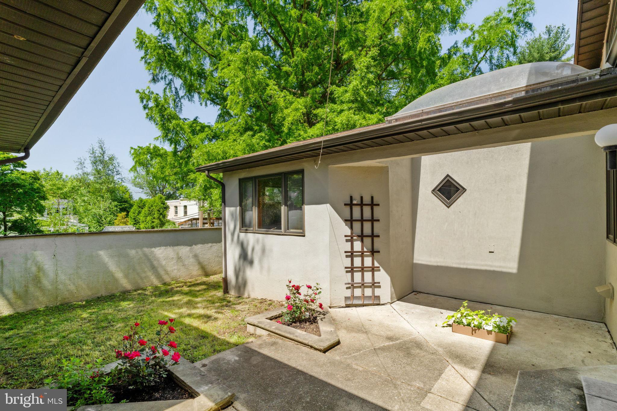 111 Hilltop Rd