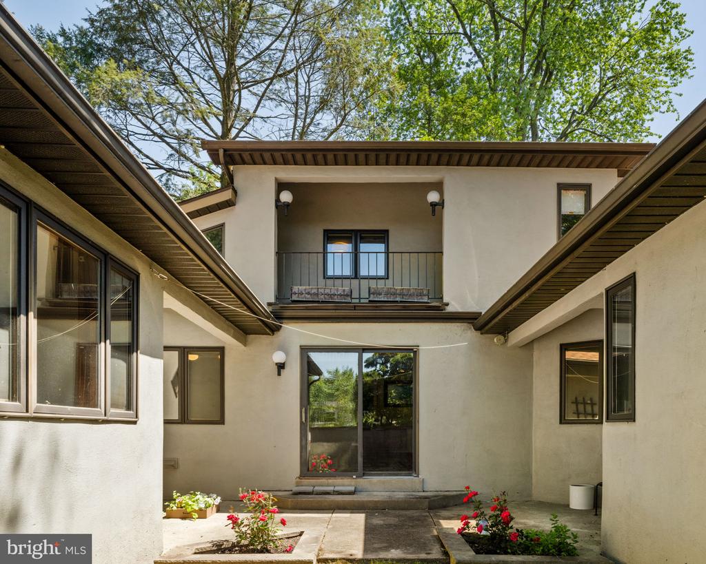 111 Hilltop Rd